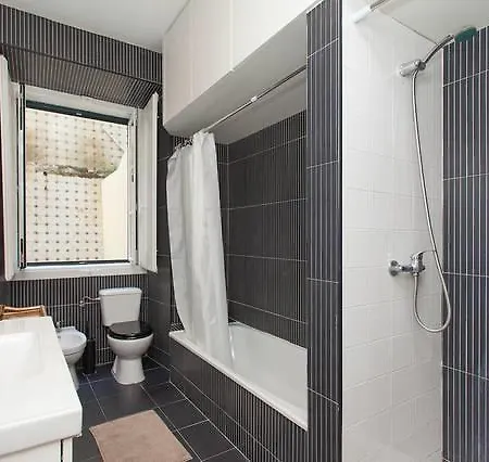 2 Bedroom Apt. By The Castle דירה ליסבון