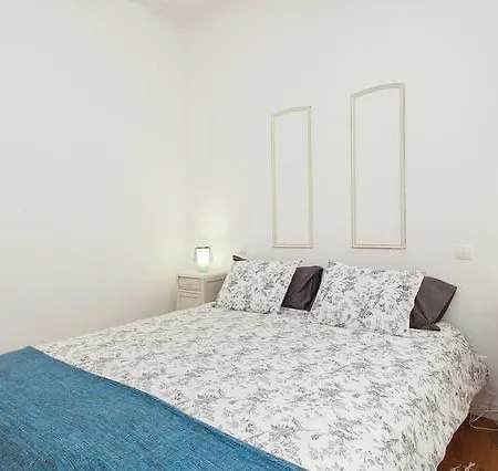 Apartamento 2 Bedroom Apt. By The Castle