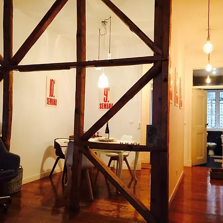 2 Bedroom Apt. By The Castle *